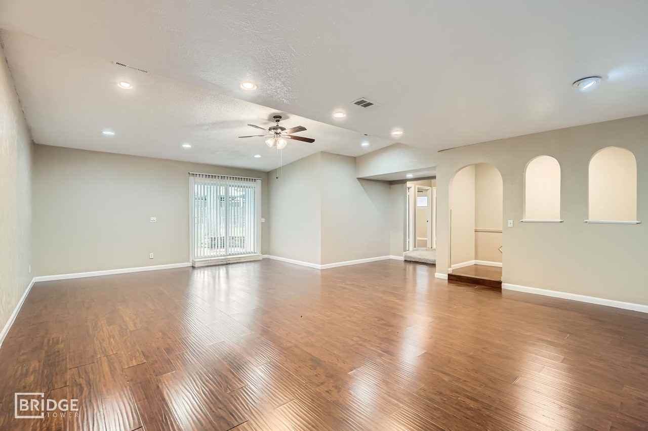 1724 Midcrest Drive - Photo 5 of 26