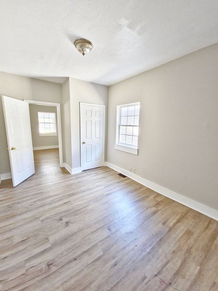 1303 S 26th St - Photo 3 of 8