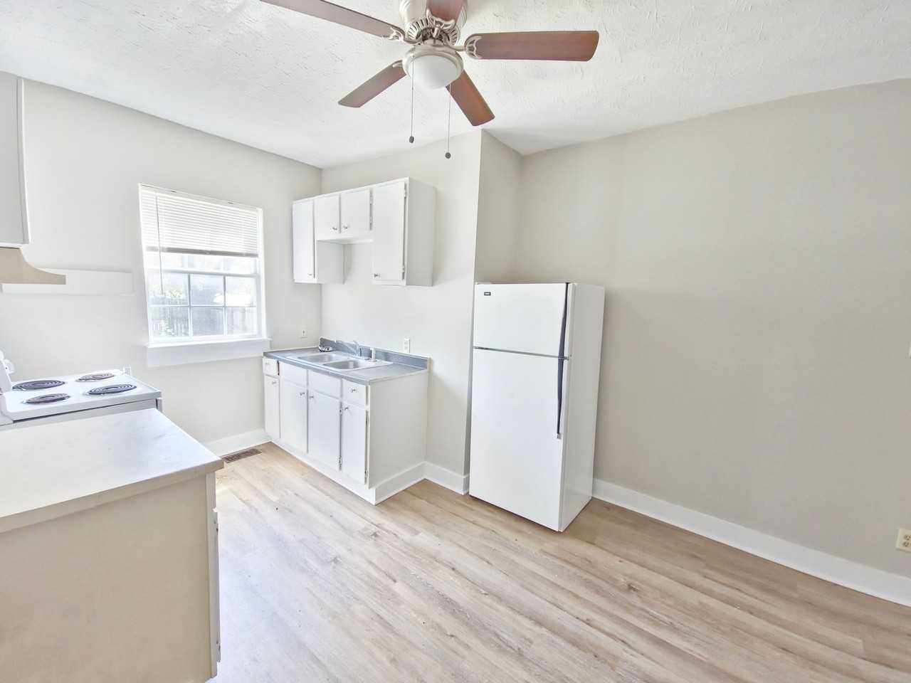 1303 S 26th St - Photo 4 of 8