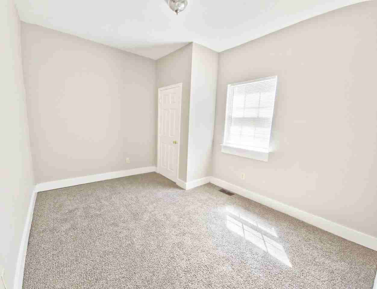 1303 S 26th St - Photo 6 of 8