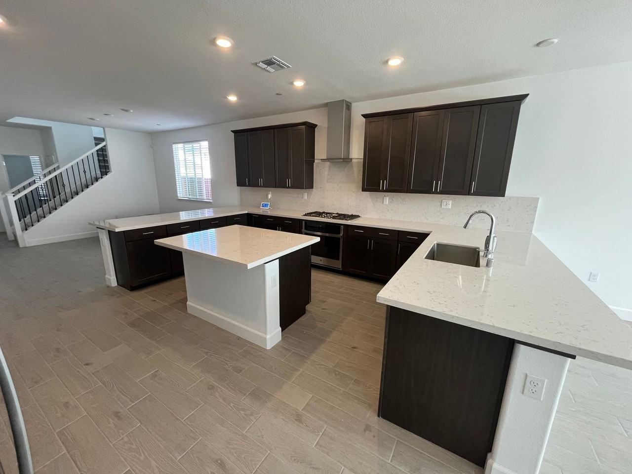 1583 Levy St - Photo 4 of 36