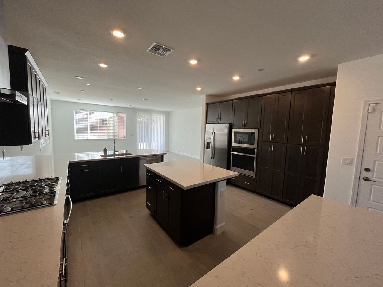 1583 Levy St - Photo 5 of 36