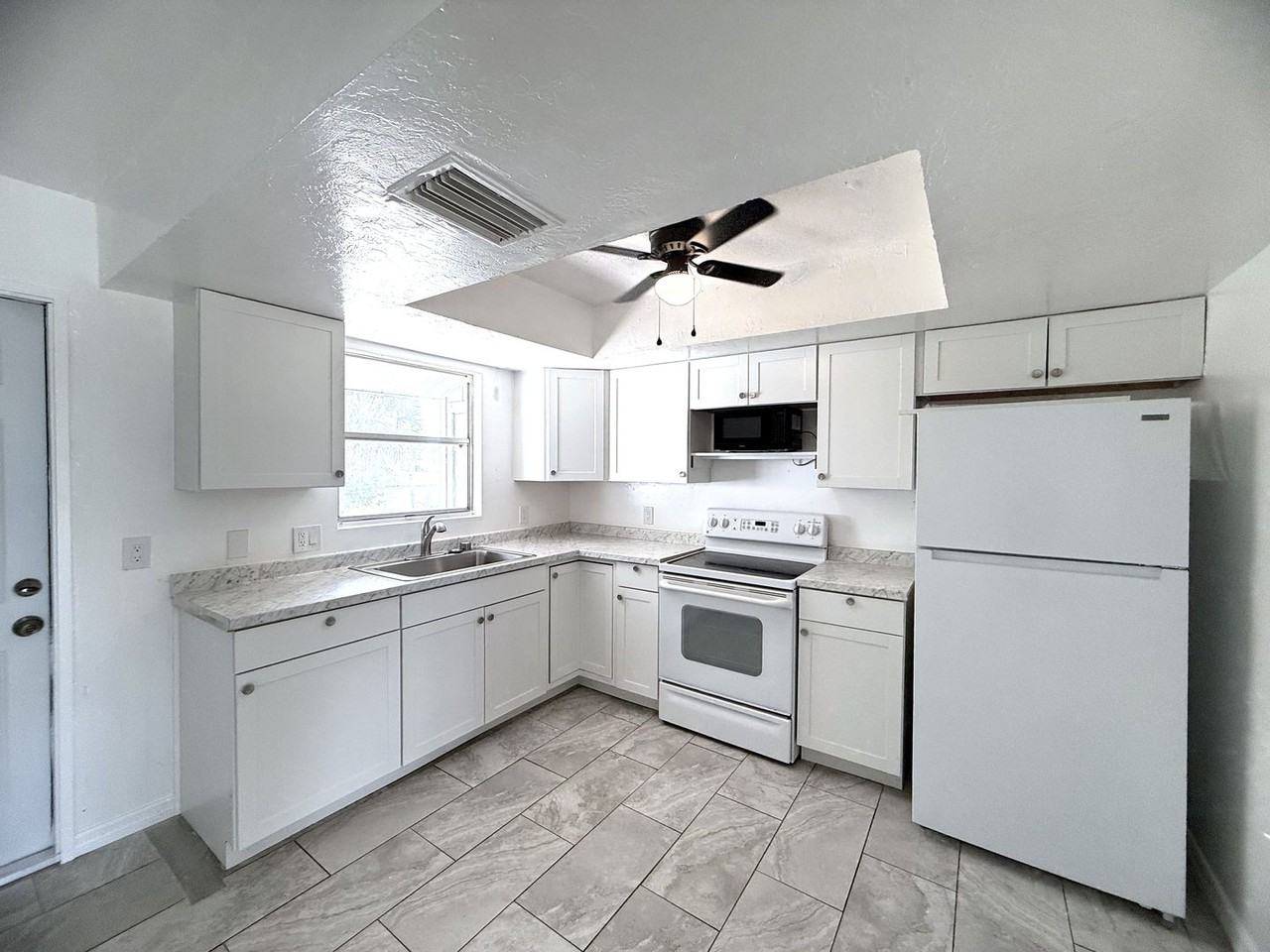 2621 Nightshade Ln - Photo 6 of 21