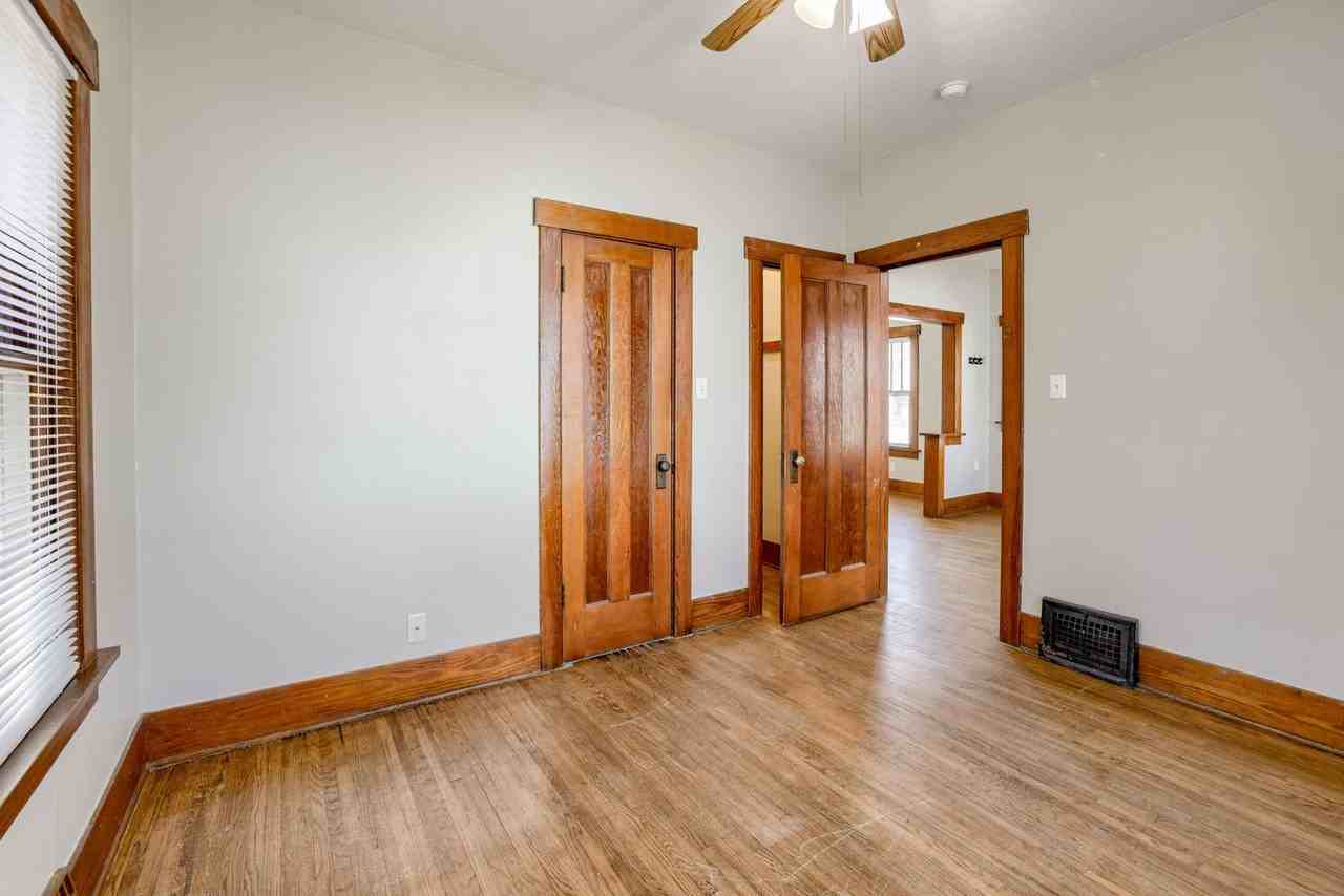 1112 S 22nd St - Photo 3 of 15