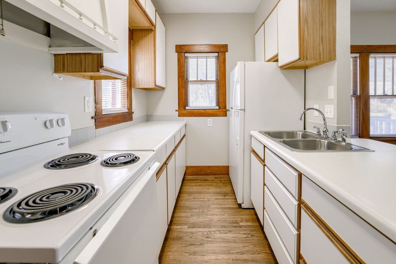 1112 S 22nd St - Photo 5 of 15