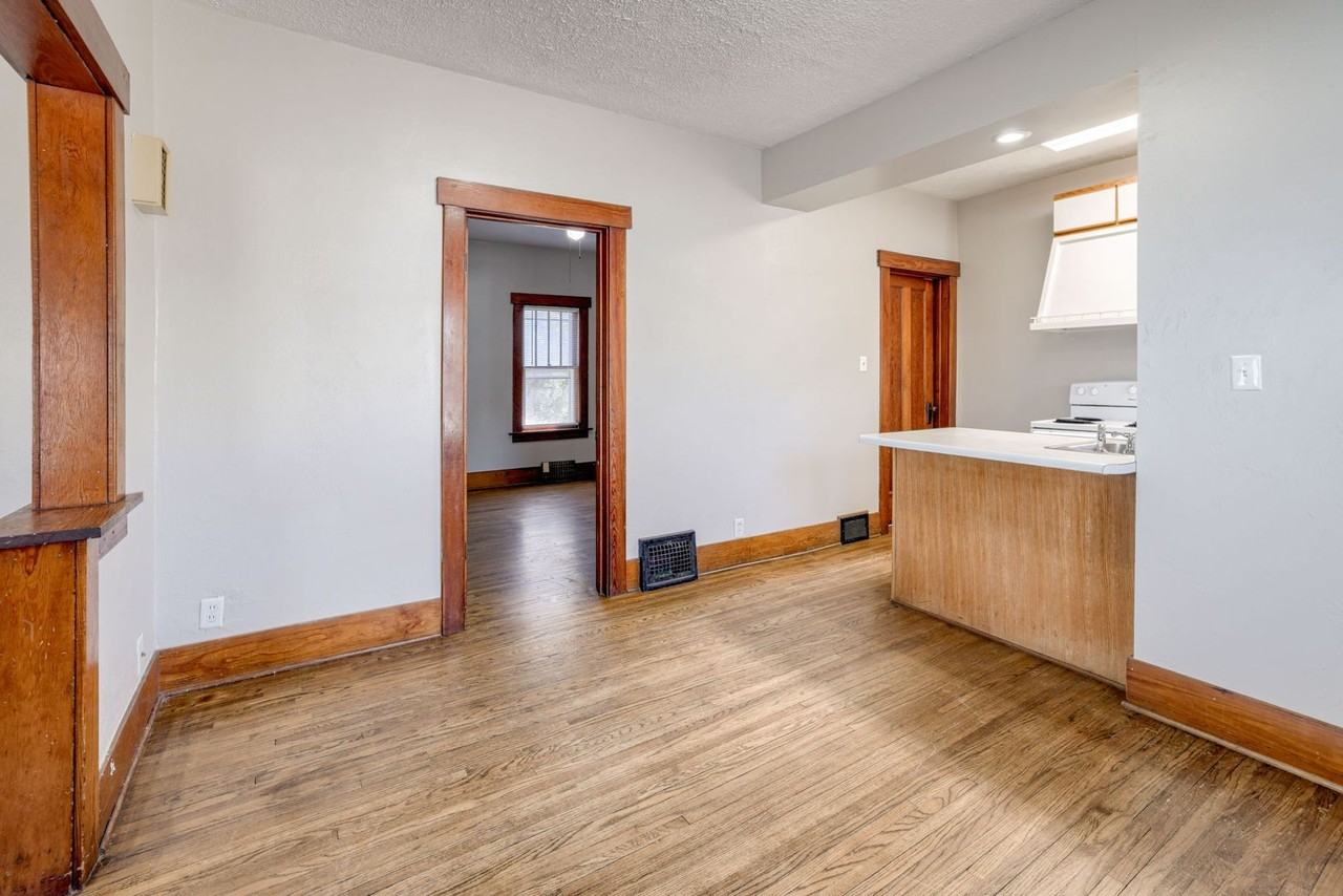 1112 S 22nd St - Photo 6 of 15