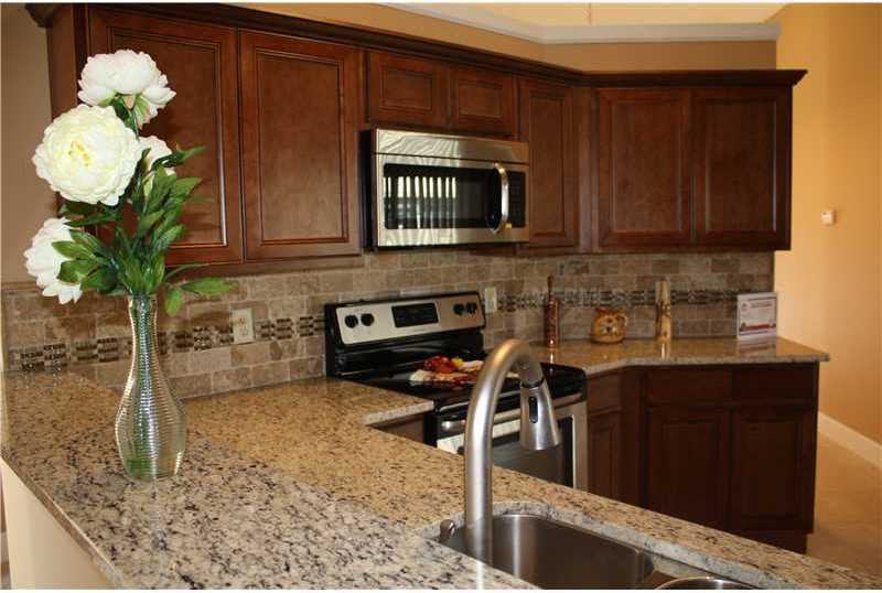 1038 Apopka Woods Ln - Photo 2 of 12