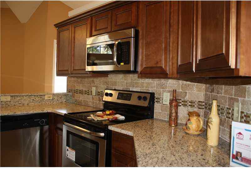 1038 Apopka Woods Ln - Photo 3 of 12