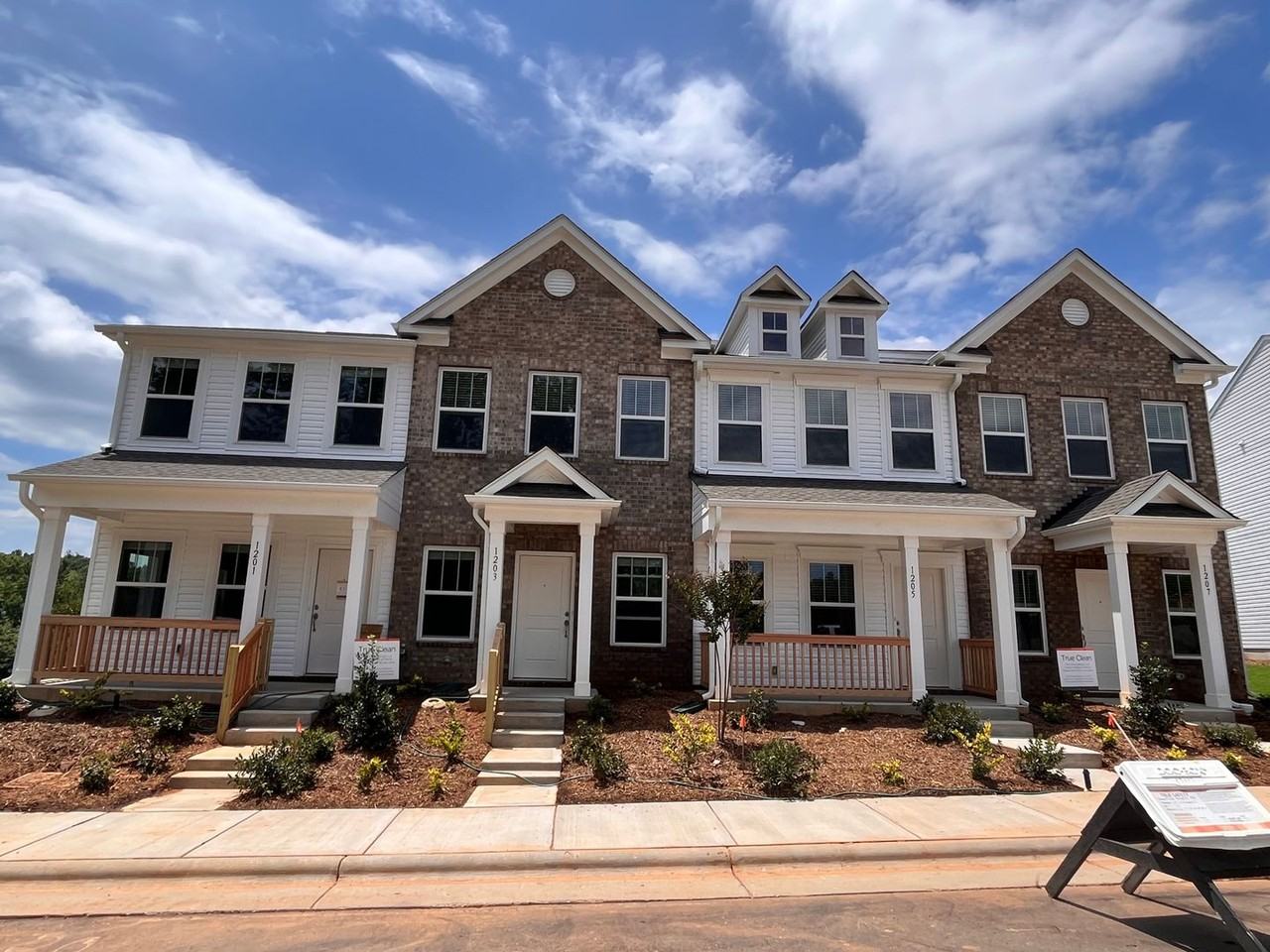 1201 Darlington Dr - Photo 2 of 15