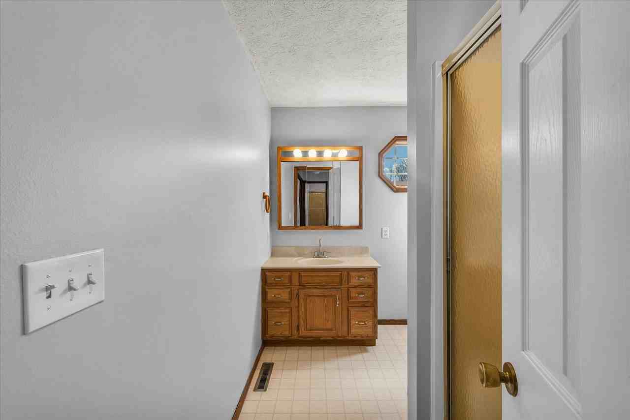 1221 Eastport Dr #B - Photo 6 of 22