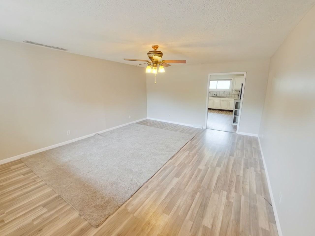 125 W Virginia Rd - Photo 2 of 16