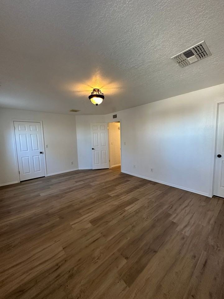 2987 Jamaica Blvd S - Photo 7 of 13