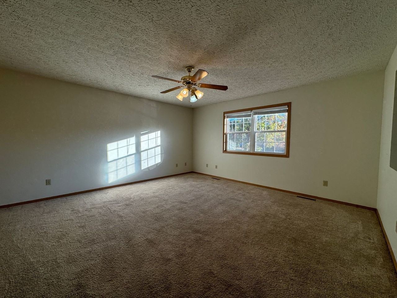 15350 Top Dr - Photo 3 of 26