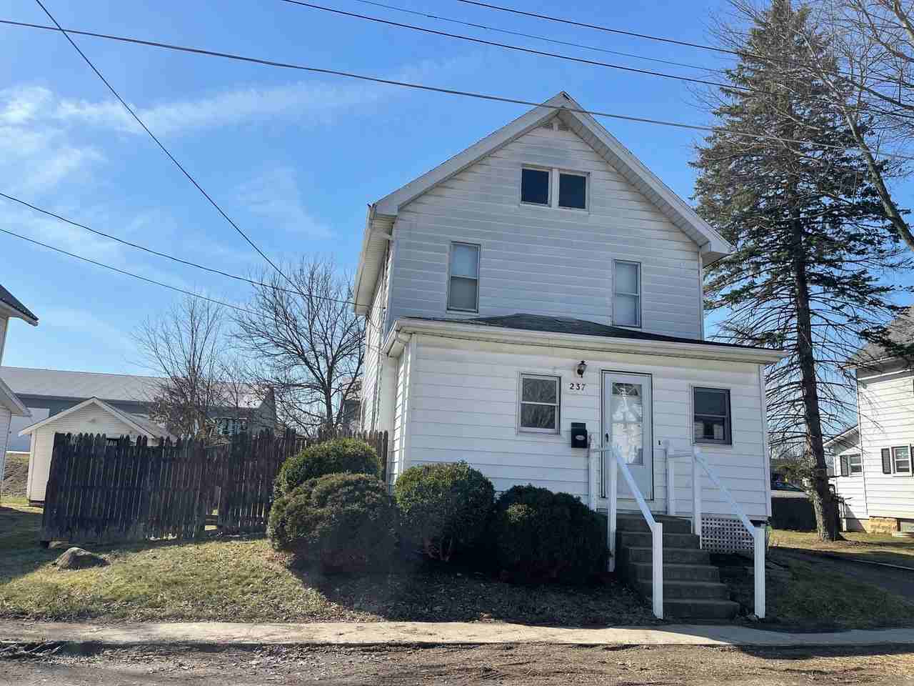 237 W 13th St - Photo 2 of 25