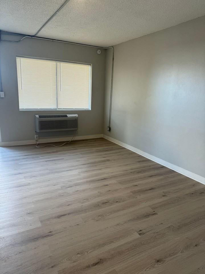 Holiday Apartments - Photo 2 of 5