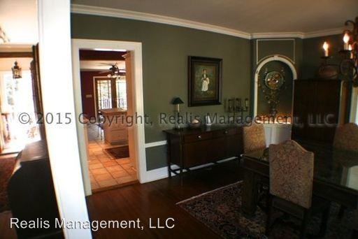 1002 E 20th St - Photo 3 of 31