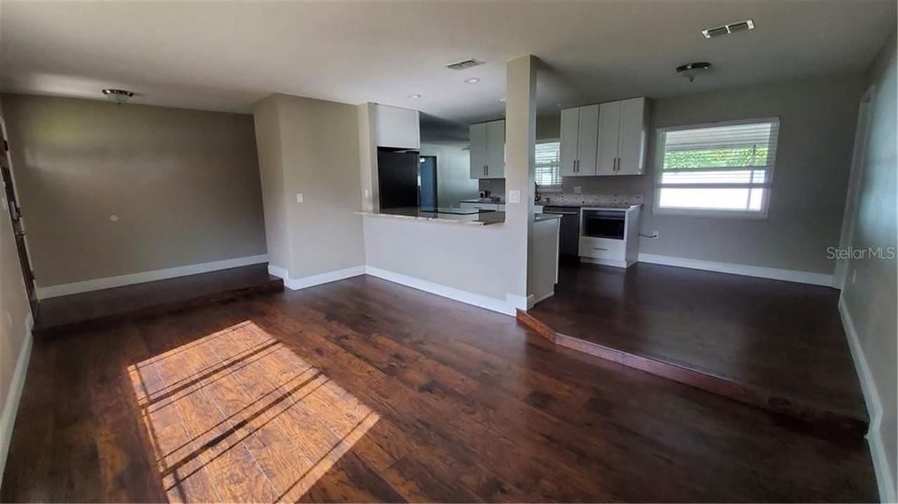2267 Coventry Dr - Photo 3 of 22