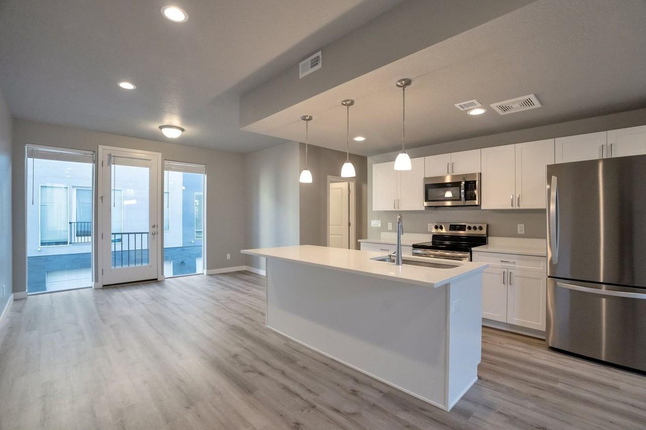 1681 S 225 W - Photo 3 of 16