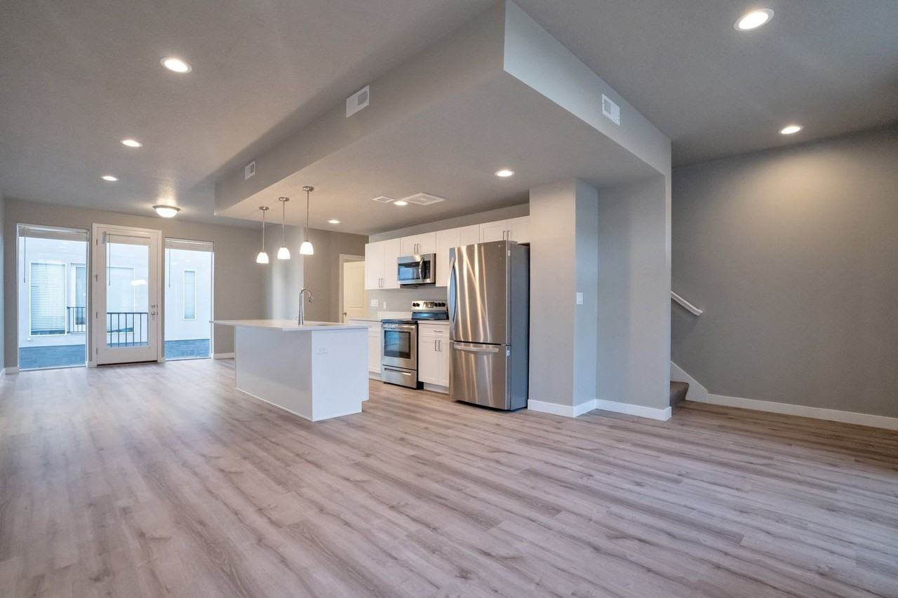1681 S 225 W - Photo 6 of 16