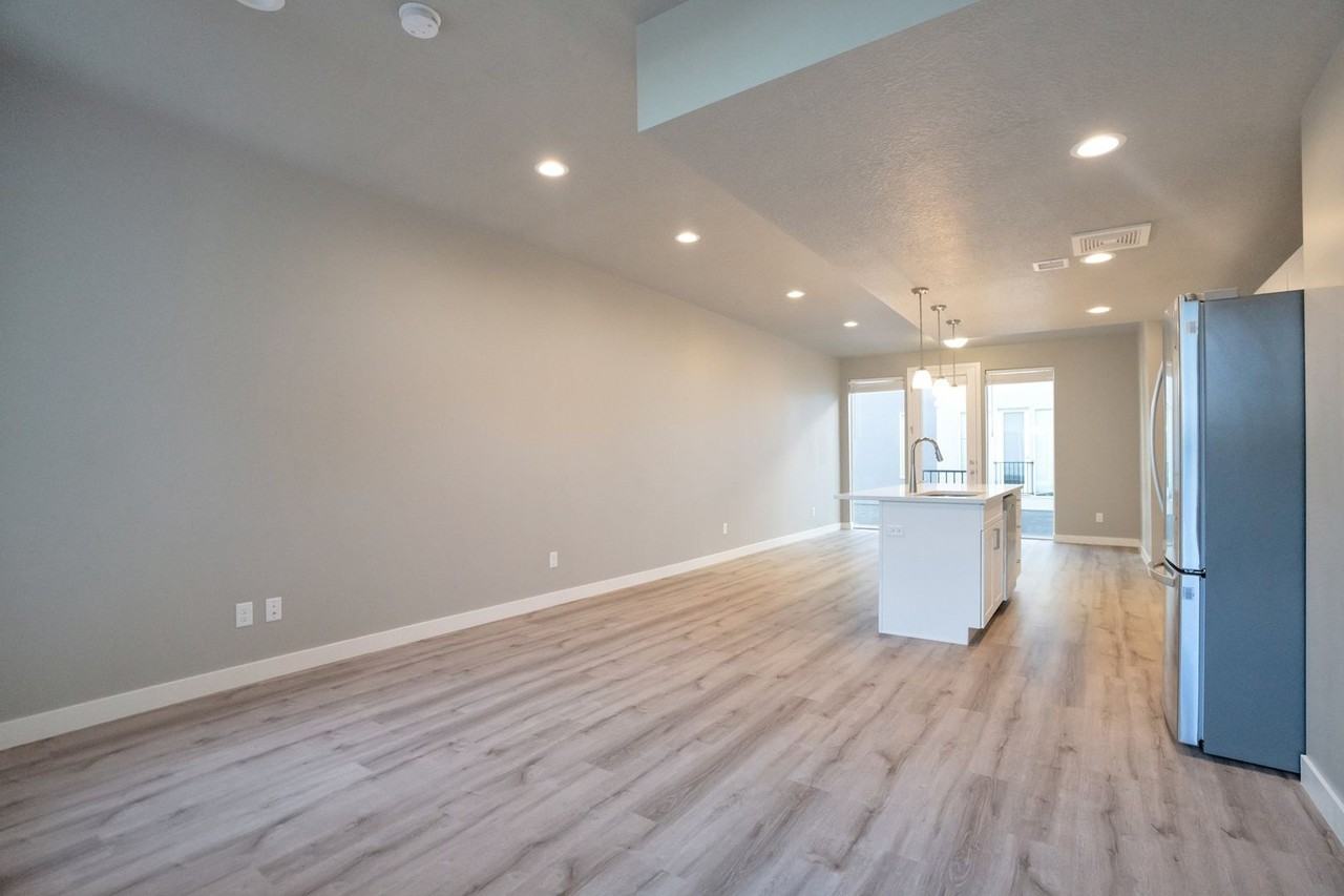 1681 S 225 W - Photo 7 of 16