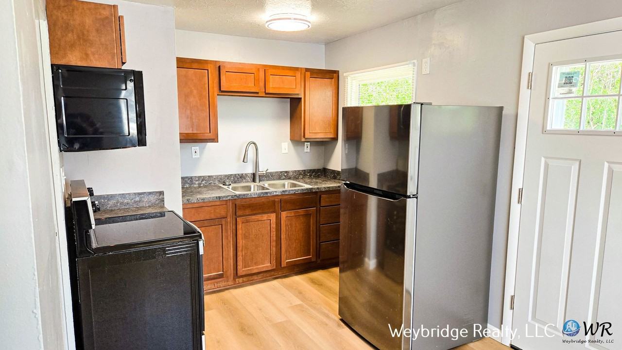 4652 Ashtree Dr - Photo 2 of 11