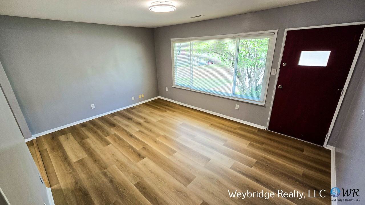 4652 Ashtree Dr - Photo 3 of 11