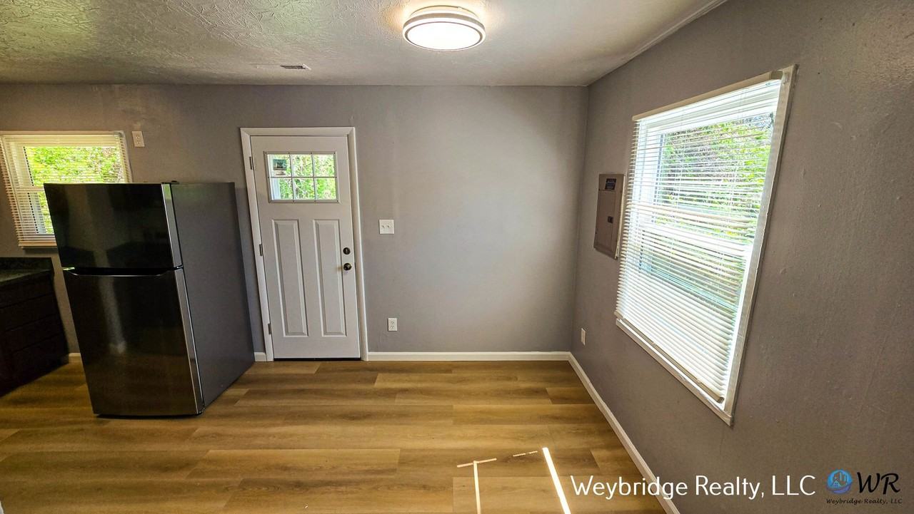 4652 Ashtree Dr - Photo 4 of 11