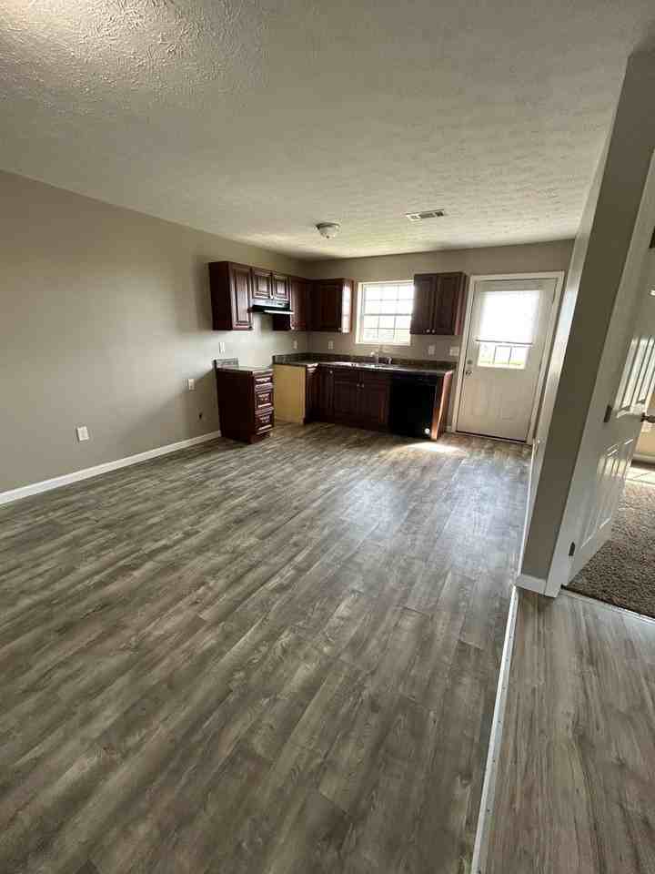 1091 Rosella Dr - Photo 3 of 10