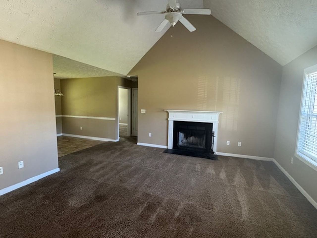 102 Shallow Creek Ln - Photo 2 of 9