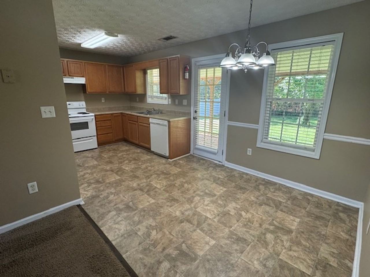 102 Shallow Creek Ln - Photo 3 of 9