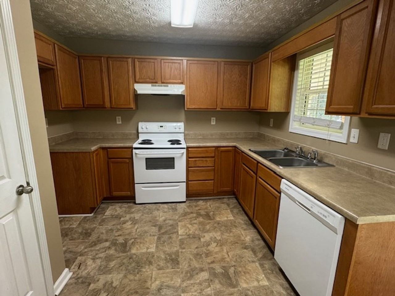 102 Shallow Creek Ln - Photo 4 of 9