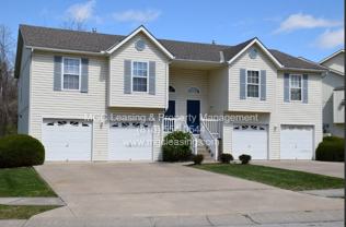 5808-5810 NE 42nd St - Photo 1 of 1