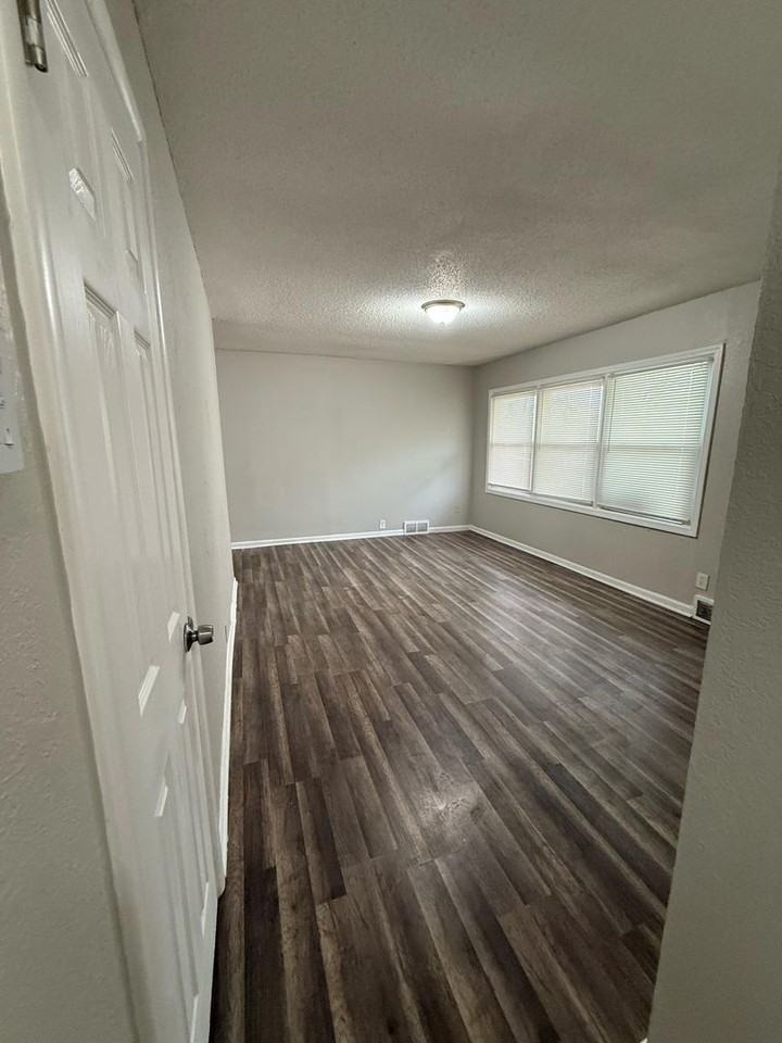 11342 Sycamore Ter - Photo 2 of 9