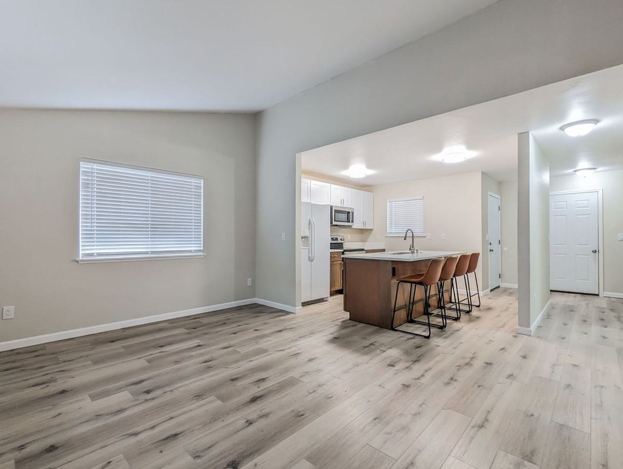 16532 41st Ave Ne #B - Photo 3 of 13