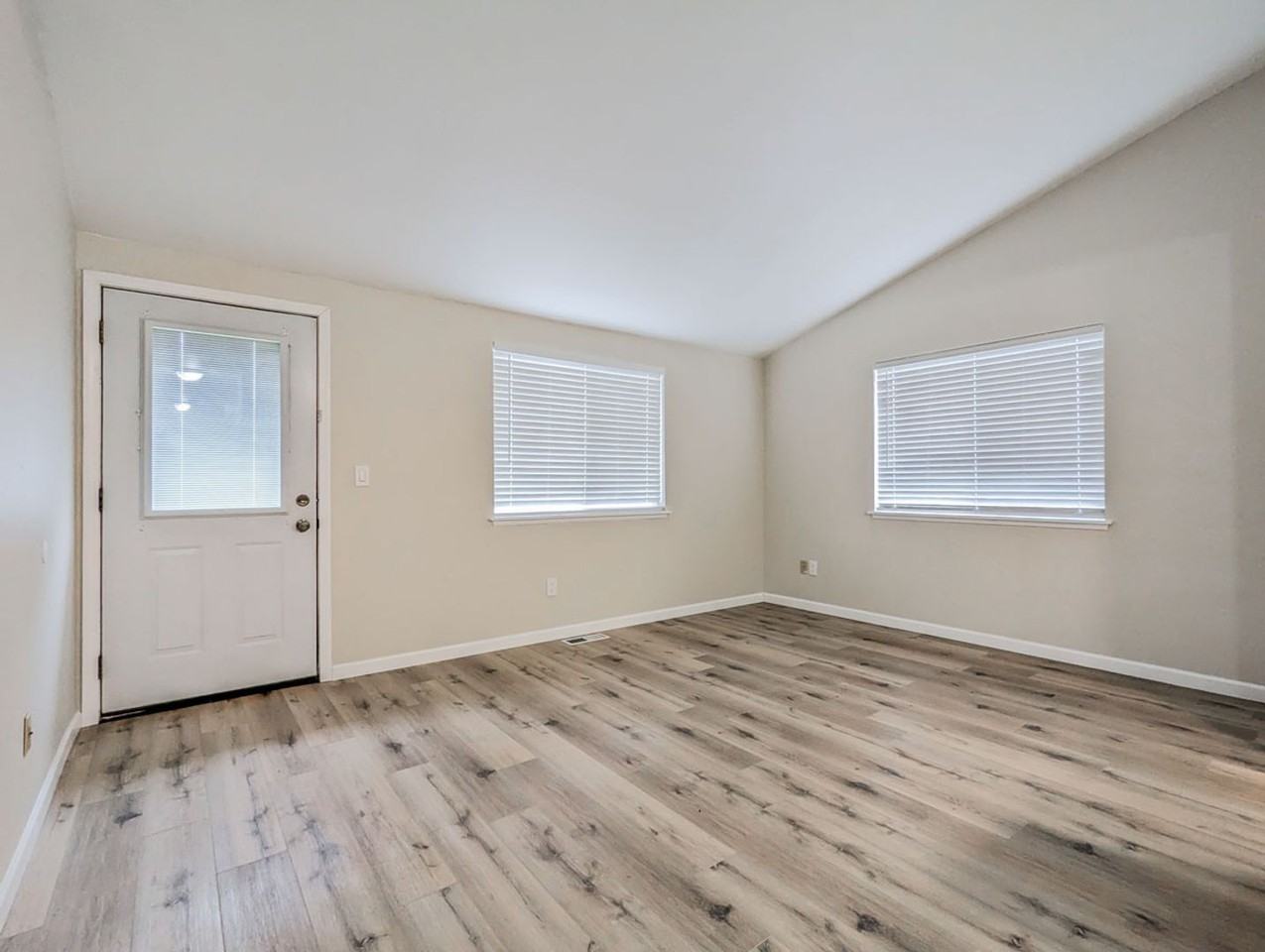 16532 41st Ave Ne #B - Photo 4 of 13