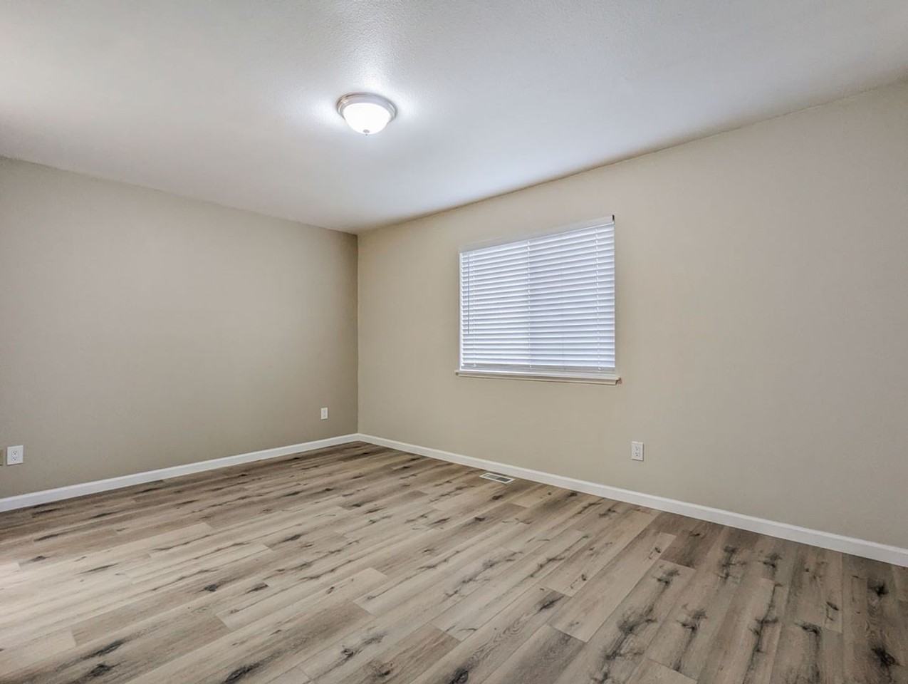16532 41st Ave Ne #B - Photo 5 of 13