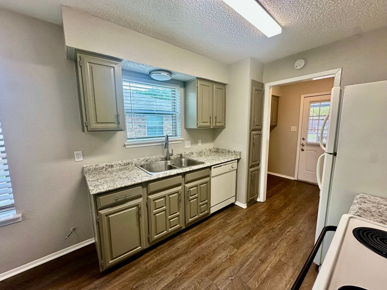 934 Cottonwood Trl - Photo 6 of 15