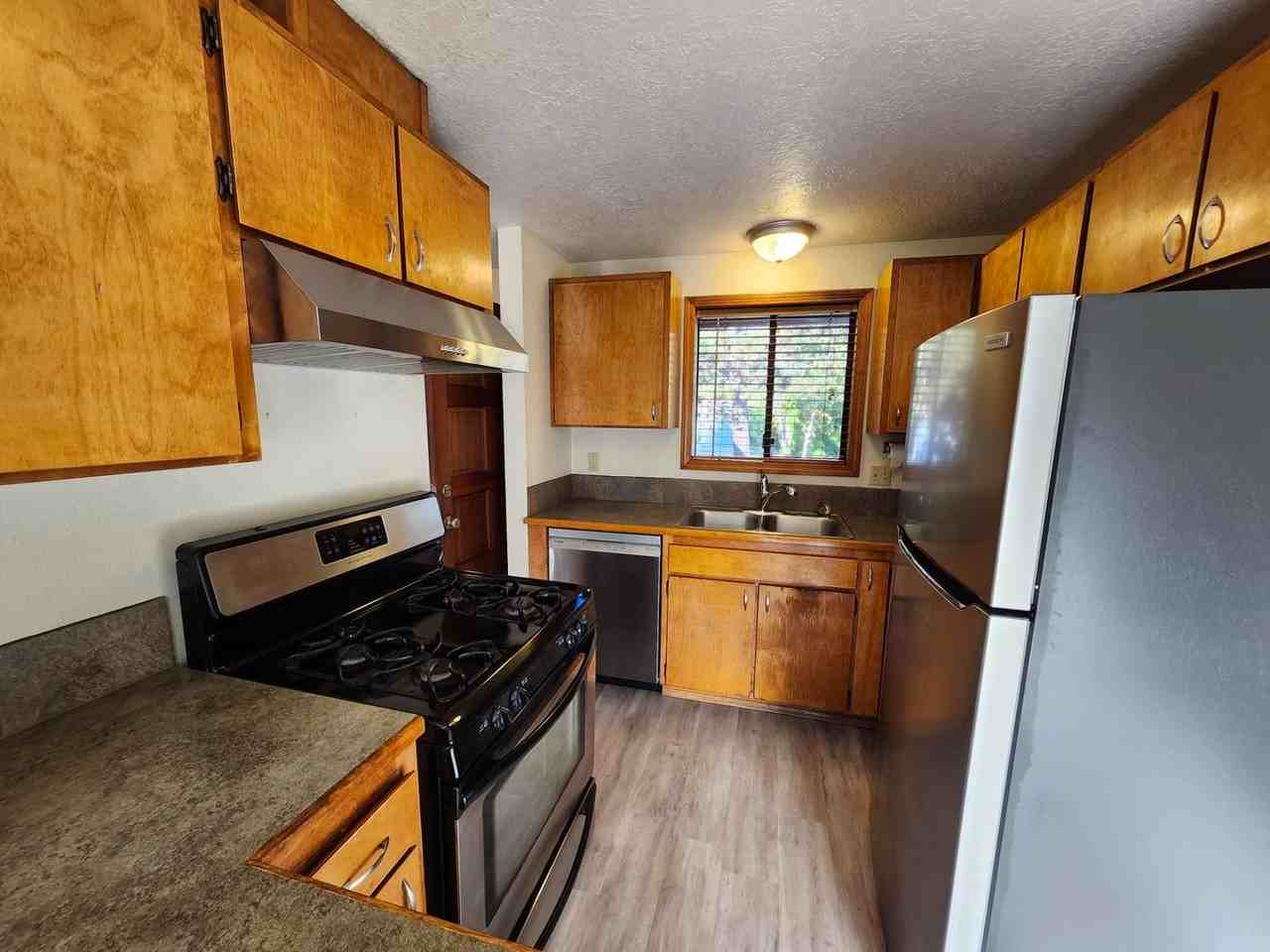 2858 Ne Daggett Ln - Photo 6 of 18