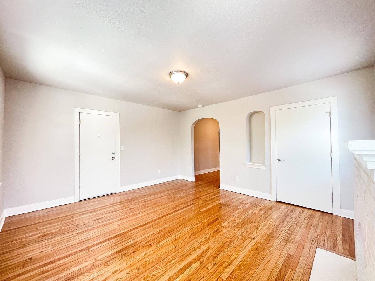 835 East Drive - Photo 2 of 16