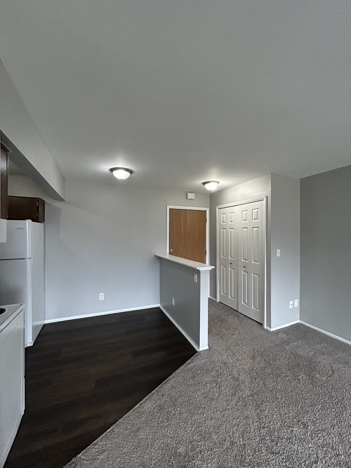 360 Walnut Apartments - Photo 3 of 17