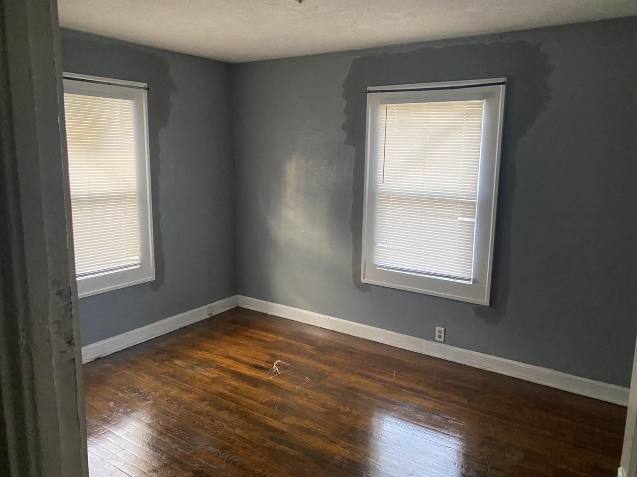 810 North Bradley Avenue - Photo 2 of 3