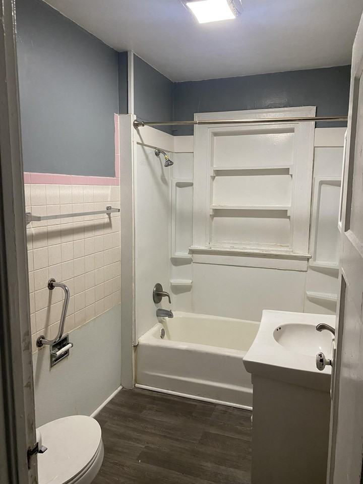 810 North Bradley Avenue - Photo 3 of 3
