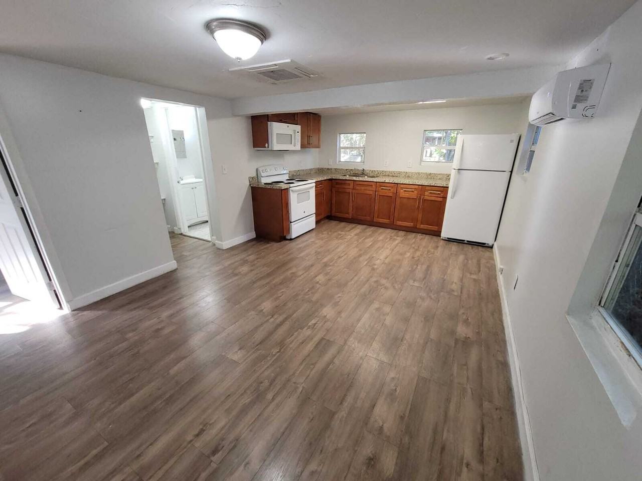 210 SW 7 ST Back House - Photo 7 of 18