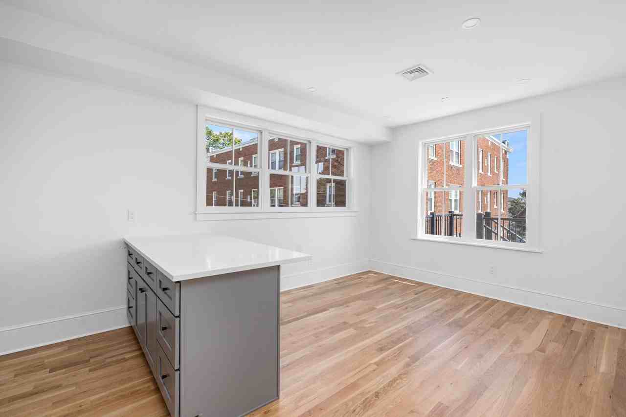 293 Governor Street - Photo 2 of 18