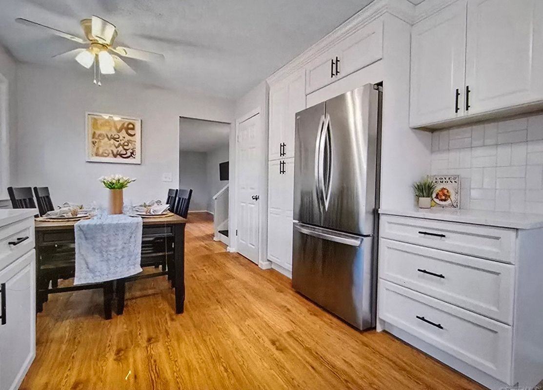 20 Manor Ln - Photo 2 of 16