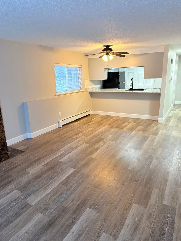 Cottonwood Creek Apartments - Photo 4 of 16