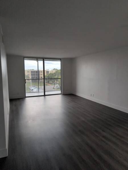 2780 Somerset Drive #202P - Photo 3 of 13