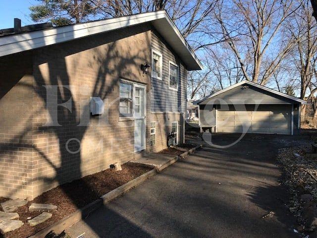 12601 S Parkside Ave - Photo 2 of 17