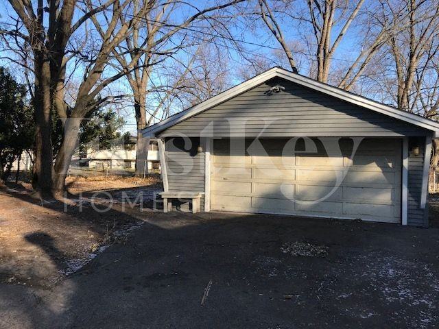 12601 S Parkside Ave - Photo 3 of 17