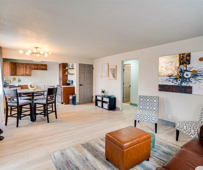 316 W 20th St - Photo 3 of 10